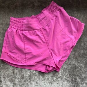 Lululemon 2.5” High Rise Hotty Hot Shorts Size 8